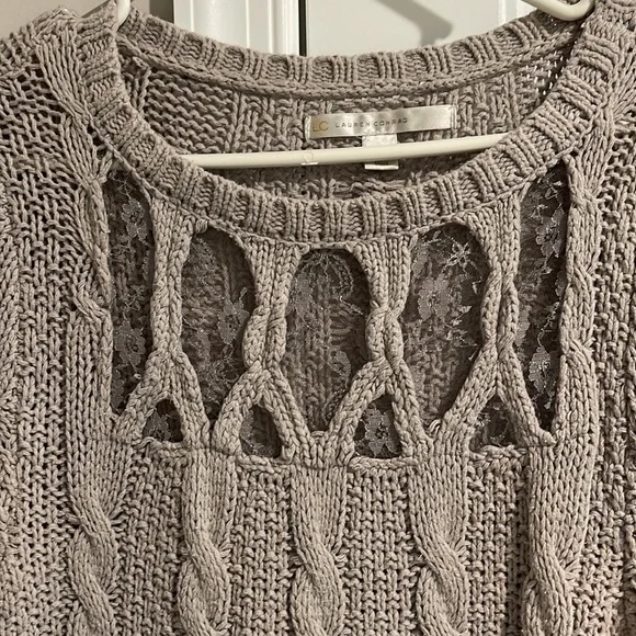 LC gray sweater with Lacey design - size s - Picture 2 of 2